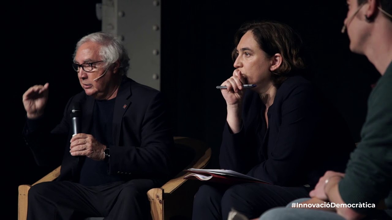 Barcelona, ciudad democrática y en red. Diálogo con Manuel Castells y Ada Colau